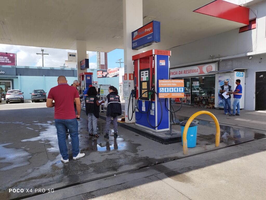 Aumento dos combustíveis: Procon Realiza Fiscalização Rigorosa em Postos de Feira de Santana devido a Aumento de Preços