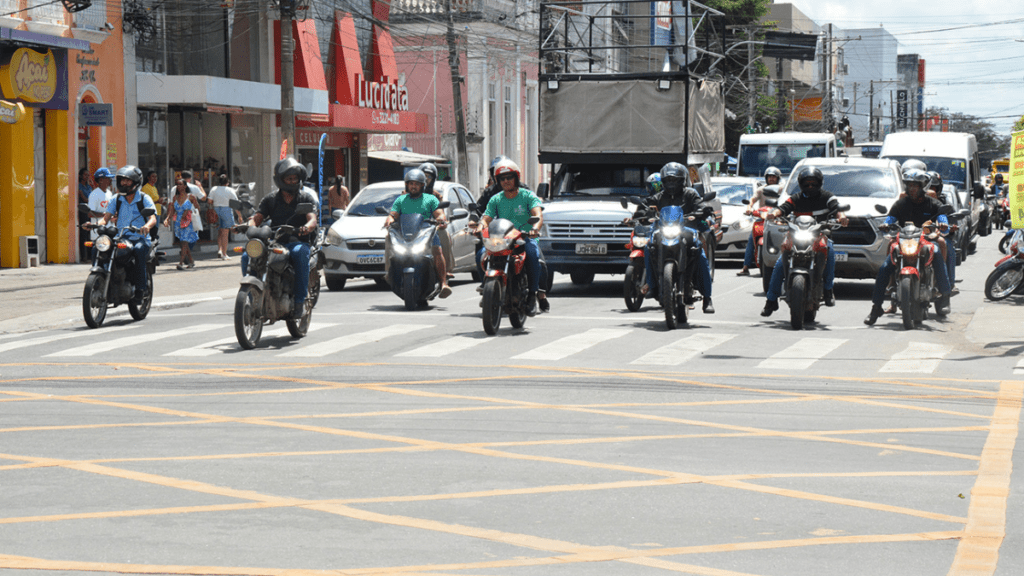 Faixa Azul em Feira muda o trânsito, mas ruas estreitas preocupam motoristas 2 Faixa Azul em Feira muda o trânsito, mas ruas estreitas preocupam motoristas