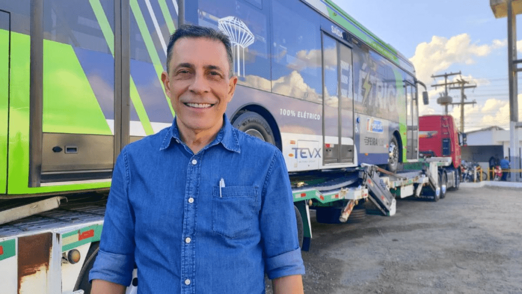 Ônibus elétrico em Feira de Santana mostrou eficiência, mas custo alto afasta realidade das empresas 2 Ônibus elétrico em teste nas ruas de Feira de Santana - Foto: Ed Santos/Acorda Cidade