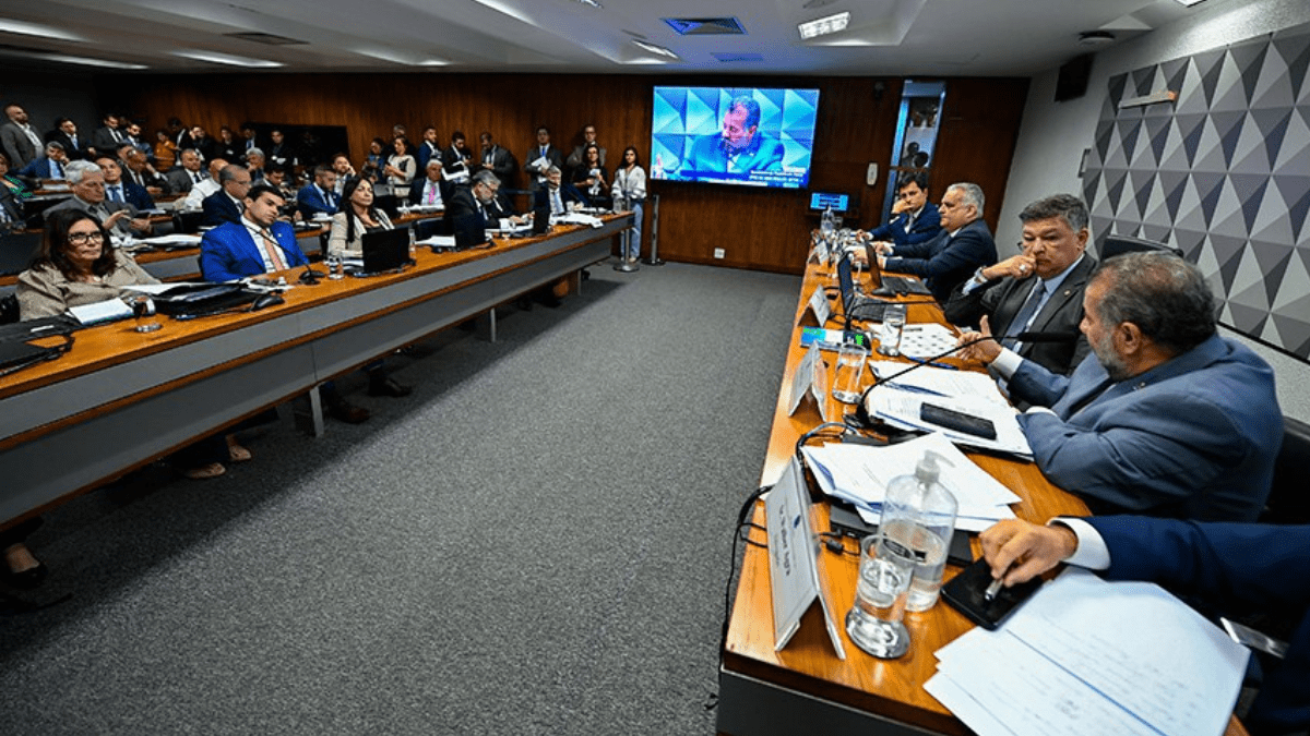 Carlos Lupi repete desculpas em CPMI e revive acusações de corrupção 1 Carlos Lupi repete desculpas na CPMI do INSSCarlos Moura/Agência Senado Fonte: Agência Senado