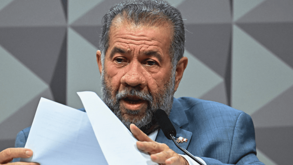 Carlos Lupi repete desculpas em CPMI e revive acusações de corrupção 2 Carlos Lupi, ex-ministro da Previdência / Crédito: Jefferson Rudy/Agência Senado