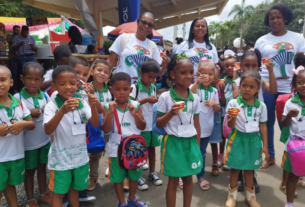 Crianças de escolas públicas e privadas visitam o Parque de Exposição em manhã de aprendizado e diversão