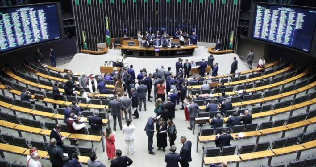 Anistia do 8 de Janeiro reacende debate sobre justiça e desigualdade no país 4 www.horadainformacao.com .br 20250919 155131 0000