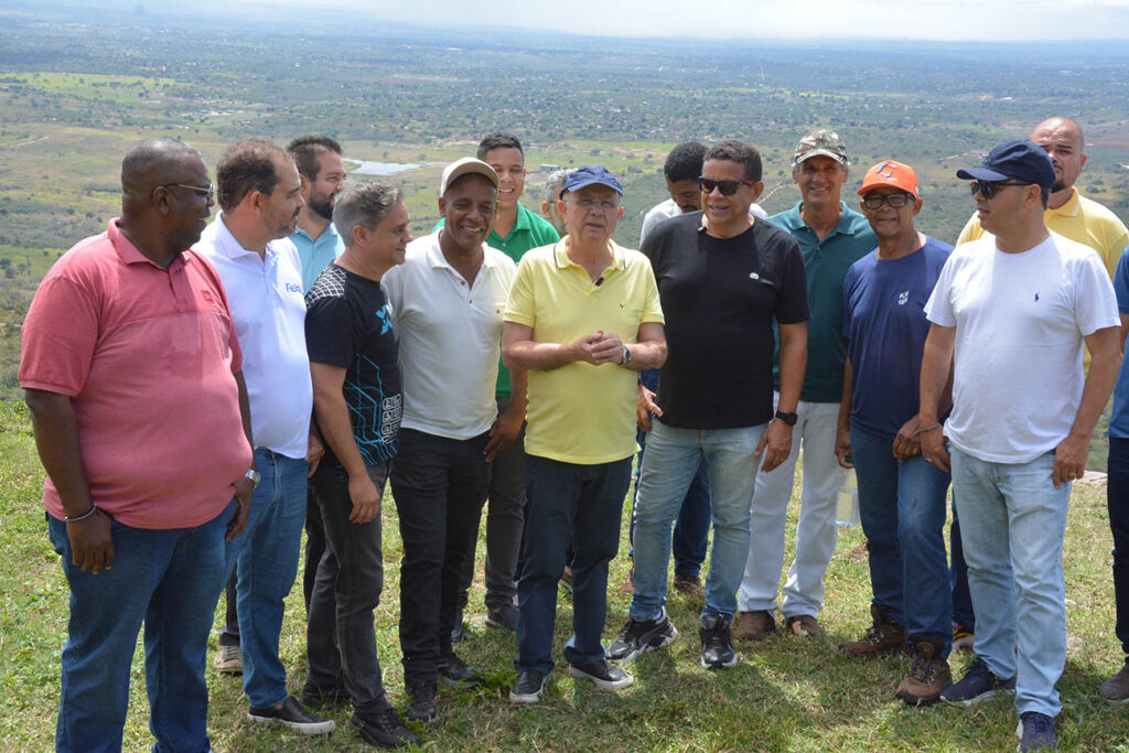 Prefeito visita Morro de Pé de Serra e vê potencial turístico, esportivo e religioso 2 Prefeito visita Morro de Pé de Serra e vê potencial turístico, esportivo e religioso
